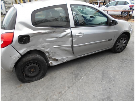 Vehicule-RENAULT-CLIO-III-PHASE-1-1-5-2006-b8a6834f2f4f9d025b86740c8df6012c0a452119c3a71c946a77de00575fe170.JPG