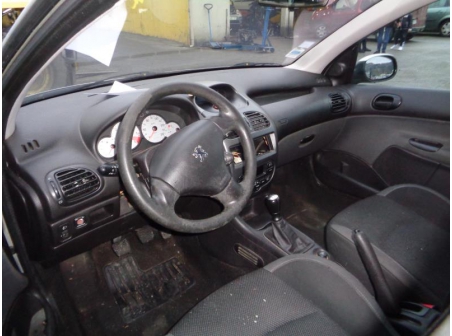 Vehicule-PEUGEOT-206-SW-1-4-2006-1b3a5baf9c6b5617bf23dd243444197e824fc44cba96b1c67854649e156359b8.JPG