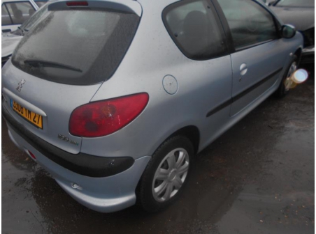 Vehicule-PEUGEOT-206-1-4-2005-829b0ceeb00d39cda301551e90a650cdf65221413d82b10d6a0a0f14ff2ab1f8.JPG