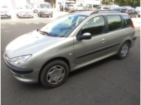 Vehicule-PEUGEOT-206-SW-2-2003-8ad1b3fc5a10b5e94f090c039b5d6889fc738cdc7766222d70a3da9f41f7b995.JPG