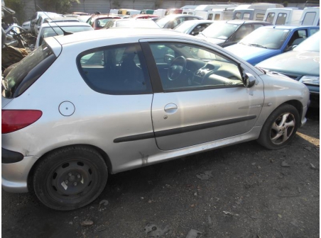 Vehicule-PEUGEOT-206-2-2002-77b8393db554b73ecd614eb46faa1ce4afc89c365ff64e63288ef2b887cbf9f6.JPG